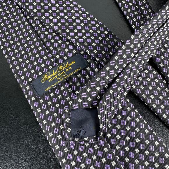 Brooks Brothers Irregular 100% All Silk USA Tie Black Purple - Picture 4 of 4